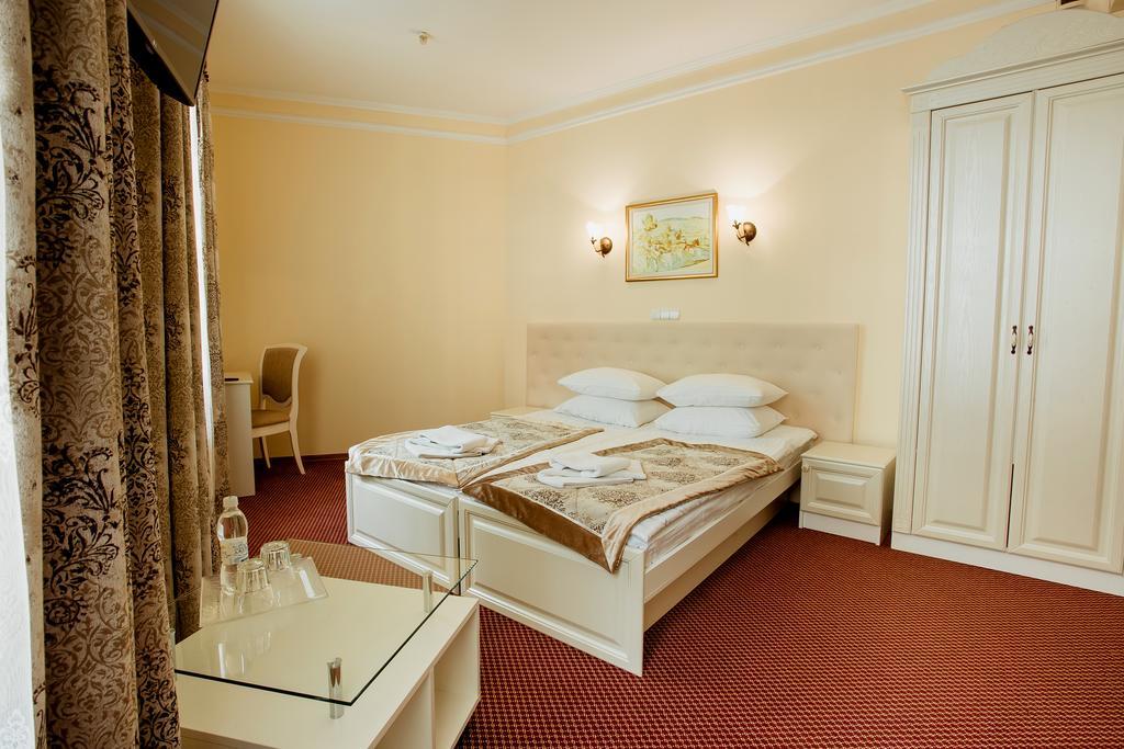 Hotel Natalia 18 Lviv Dış mekan fotoğraf